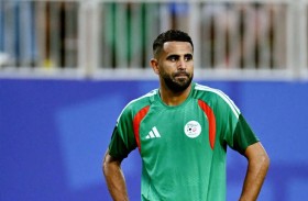 أولهم رياض محرز.. 4 نجوم يبحثون عن ناد في الميركاتو
