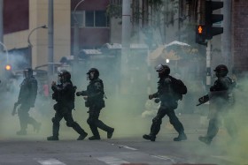 احتجاجات في كولومبيا والسلطات تعتذر عن وحشية الشرطة 
