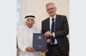 جمعة الماجد ينال الزمالةَ الفخريةَ من كلية لندن للأعمال 