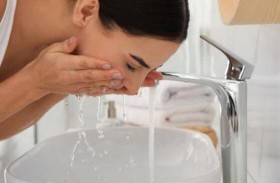 ماء الصنبور.. مخاطر ترفع نسب الجفاف في البشرة