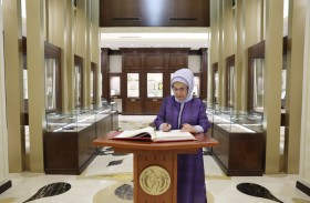 حرم الرئيس التركي تشيد بدعم الشيخة فاطمة لمسيرة المرأة 