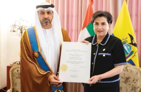 سفير الإمارات يتسلم وسام  «هونوراتو فاسكيز» من وزيرة خارجية الإكوادور