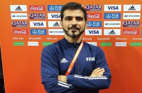 الإماراتي فهد الحوسني يدير مباراة بنما والتشيك في مونديال كرة الصالات