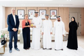 غرفة عجمان والقنصلية الألمانية تبحثان تعزيز التعاون الاقتصادي وتنمية الاستثمارات 