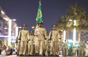 العرض العسكري لـ«كرنفال شرطة دبي» يُبهر زوار في منطقة «الستي ووك»