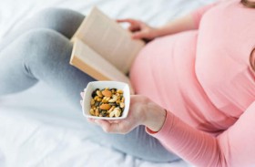 مكسرات وبذور مفيدة للحامل.. خيارات غذائية لدعم الأم والجنين