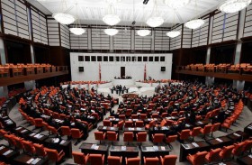 بعد «عراك».. البرلمان التركي يمرر قانون «ميليشيات الشوارع»