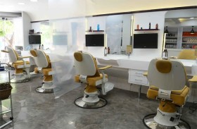 قَصّة شعر تشعل اعتداء داخل صالون حلاقة 