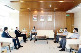 قائد عام شرطة أبوظبي يلتقي سفير تشيلي