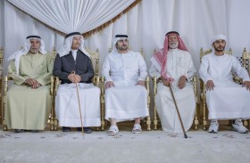 مكتوم بن محمد يقدّم واجب العزاء في وفاة مسري بن عتيج بالعرطي