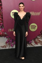 عارضة الأزياء والممثلة البرتغالية سارة سامبايو لدى حضورها حفل توزيع جوائز غولدن غلوب في لوس أنجلوس. ا ف ب