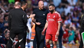 نجوم ليفربول يصطفون خلف محمد صلاح ضد سلوت