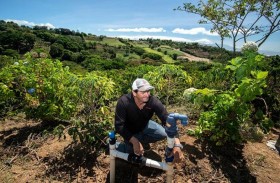 مزارعو البنّ في كوستاريكا يعتمدون تقنيات مبتكرة في ظل انخفاض الأمطار 