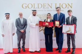 عبدالله آل حامد يتوج بثلاث جوائز ضمن الجائزة الدولية الكبرى للبندقية «الأسد الذهبي»