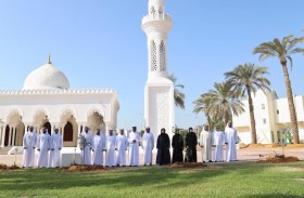 منصور بن زايد يتبرع بـ 10 آلاف شجرة دعمًا لمبادرة (نزرع مسايدنا)