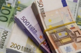 اليورو الأدنى في 4 أشهر والدولار يصعد 