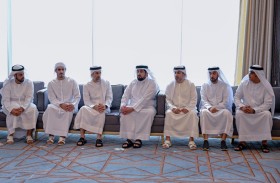 أحمد بن محمد يُقدّم واجب العزاء في وفاة خليفة المري