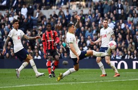 خسارة نيوكاسل وتوتنهام تفتتح الباب أمام يونايتد 