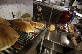 لبنان يرفع سعر الخبز للمرة الخامسة وسط أزمة خانقة