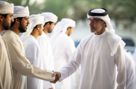 هزاع بن زايد يُقدِّم واجب العزاء في وفاة مبارك محمد رويشد الشامسي
