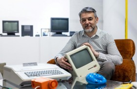 متحف في بولندا يعرض تاريخ منتجات آبل