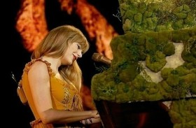 تايلور سويفت مكسورة القلب على المسرح