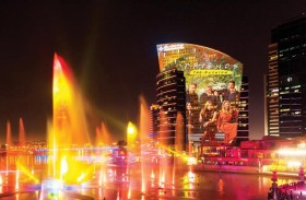 دبي فستيفال سيتي مول يتيح لزواره فرصة التقاط صور تذكارية مع نجوم مسلسل فريندز الشهير