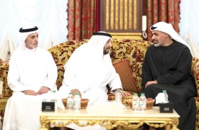 خالد بن محمد بن زايد يقدم واجب العزاء في وفاة حرم محمد بن بطي آل حامد