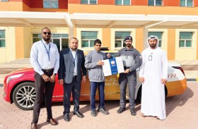 شرطة أبوظبي تسعد طفلًا بتحقيق أمنيته بأن يكون شرطيًا