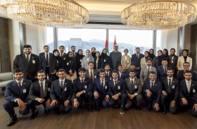 رئيس الدولة يلتقي طلبة الإمارات خلال زيارة دولة يقوم بها إلى كوريا