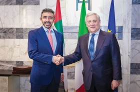 عبدالله بن زايد يبحث مع وزير الخارجية الإيطالي في روما التعاون الثنائي وترسيخ الحلول السلمية للنزاعات بالمنطقة