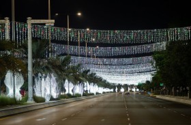 بلدية مدينة أبوظبي تزيّن جزيرة أبوظبي والمدن الخارجية بـ4800 تشكيل مضيء احتفاءً بعيد الاتحاد الـ52