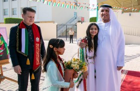 سعود بن صقر يشارك طلبة أكاديمية رأس الخيمة فرحتهم واحتفالاتهم بعيد الاتحاد الـ 51
