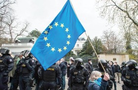 ماكرون: يجب رسم خطوط حمراء واضحة لروسيا