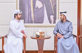عبد العزيز بن حميد يستقبل قنصل عام البحرين