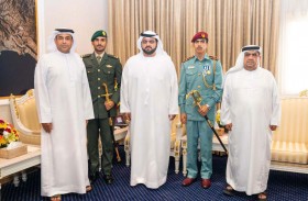 محمد الشرقي يكرم صاحبي المركز الأول من خريجي كليتي زايد الثاني العسكرية والشرطة