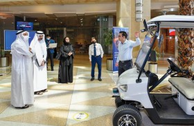فريق بحثي من مركز الإمارات لأبحاث التنقل بجامعة الإمارات يستعرض  تطورات «مشروع الطرق الذكية»