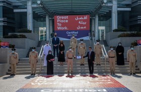 الفريق المري يتسلم شهادة حصول شرطة دبي على اعتماد أفضل بيئة عمل للمرة الثانية على التوالي