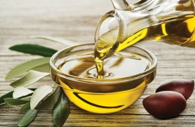 ظاهرة «شرب زيت الزيتون».. ترند على الإنترنت