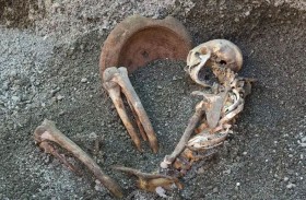 هارب من بركان «بومبي».. هيكل عظمي يكشف لحظات الرعب الأخيرة 