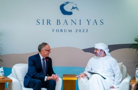 عبدالله بن زايد يلتقي السكرتير البرلماني لوزيرة خارجية كندا