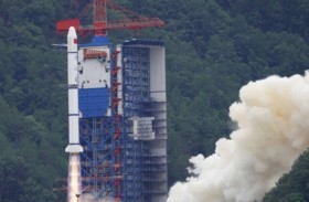 الصين وفرنسا تطلقان قمرا اصطناعيا لرصد أقوى انفجارات الكون