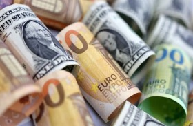 الدولار يرتفع واليورو يتعرض لضغوط مع ارتفاع أسعار الطاقة 