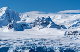 الذكاء الاصطناعي يساعد العلماء على تتبع حركة الجبال الجليدية 