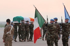 مراسم تأبين في مطار بيروت لجندي إيرلندي قتل في جنوب لبنان