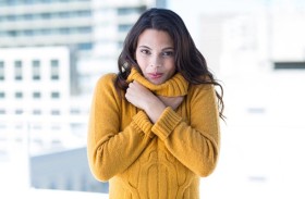 6 حالات يكون فيها شعور النساء بالبرد أمراً مقلقاً قد يتطلب زيارة الطبيب