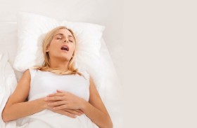 طبيب يكشف تمريناً بسيطاً قد ينهي الشخير