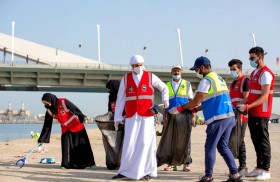 178متطوعا يشاركون في حملة تنظيف شاطئ ربدان في أبوظبي