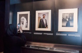 لطيفة بنت محمد تزور معرض صور في حوار بمتحف الاتحاد