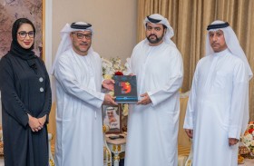 محمد الشرقي يطلع على التقرير النهائي لمهرجان الفجيرة الدولي للمونودراما